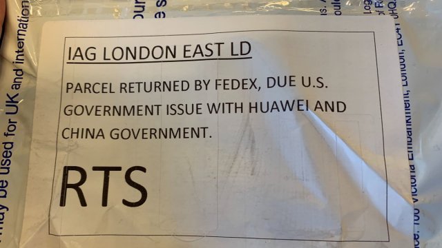 FedEx ปฏิเสธส่งสมาร์ทโฟน Huawei เข้าสหรัฐฯ อ้างปัญหา สงครามการค้า