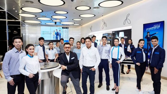 dtac ปรับโฉมยูนิฟอร์มพนักงานใหม่ ออกแบบโดย “คุณหมู อาซาว่า”