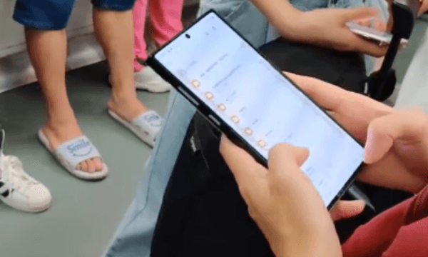 มาเป็นคลิป! พบคนใช้เครื่องต้นแบบ Galaxy Note10+ ในที่สาธารณะ