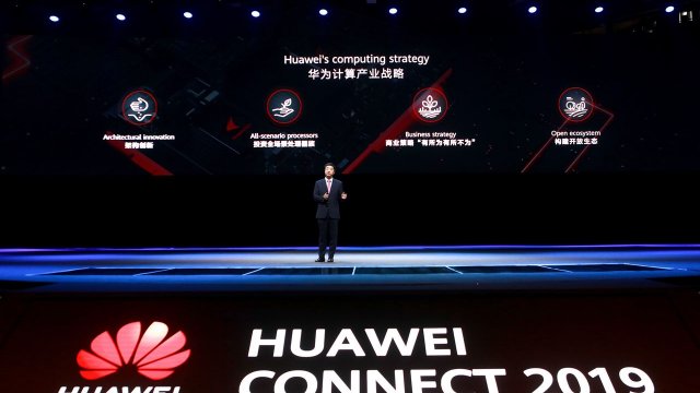 HUAWEI พร้อมเปิดตัว Atlas 900 คลัสเตอร์การเทรน AI ที่รวดเร็วที่สุดของโลก”