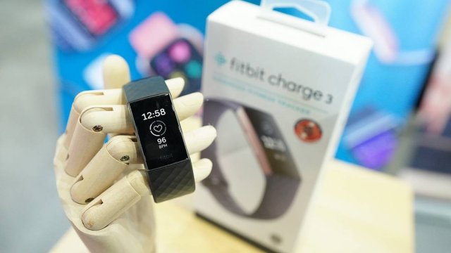 ลือ! Alphabet Inc. บริษัทแม่ของ Google กำลังพยายามซื้อกิจการ Fitbit