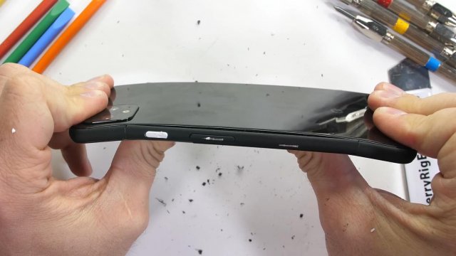 หักได้ด้วยมือเปล่า! เมื่อ Pixel 4 XL ถูกทดสอบความแข็งแกร่งโดย JerryRigEverything