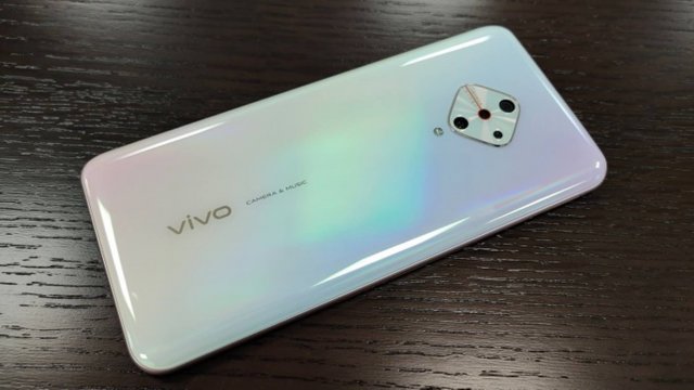 เผยภาพ vivo V17 จอรอยบาก และมีกล้องหลังทรงข้าวหลามตัด