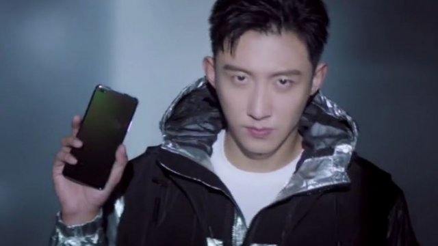 เผยคลิปโฆษณา Honor V30 โชว์หน้าจอเจาะรูทรงวงรี สำหรับกล้องหน้าคู่
