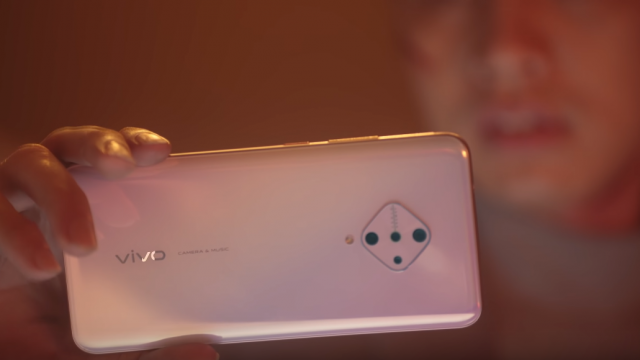 มาแน่! vivo V17 โผล่ใน MV ศิลปินเวียดนามโชว์ดีไซน์รอบเครื่อง