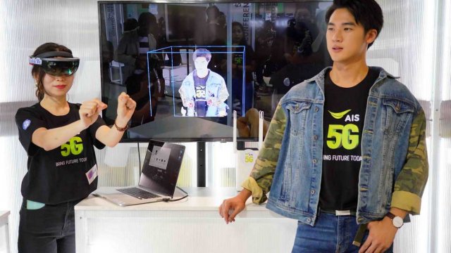 AIS ผนึกพันธมิตรบุกสามย่านมิตรทาวน์ โชว์นวัตกรรม 5G ให้ได้สัมผัสฟรี