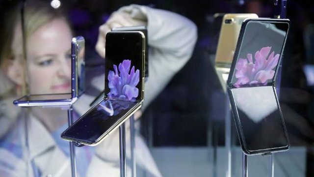 ลือ Samsung Galaxy Fold 2 จะมีกล้องใต้หน้าจอ คาดเปิดตัว Q3 ปี 2020