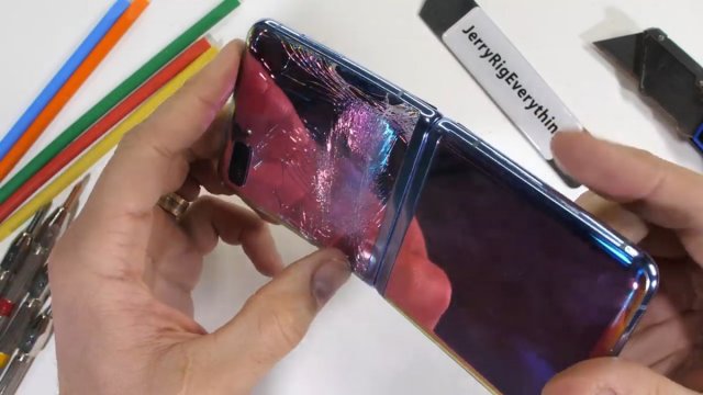 จะเป็นอย่างไรเมื่อ Samsung Galaxy Z Flip ถูกทดสอบแบบสุดโหด โดย JerryRigEverything