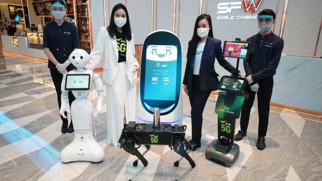 ดูหนังยุค New Normal อุ่นใจ! AIS ควงแขน SF นำหุ่นยนต์ 5G ช่วยดูแลลูกค้าไม่ห่าง พร้อมเสิร์ฟส่วนลดดูหนังสุดปัง