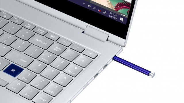Samsung Galaxy Book Flex จะจำหน่ายทั้งสีฟ้าและสีน้ำเงินในรุ่นจอ 15.6 นิ้ว