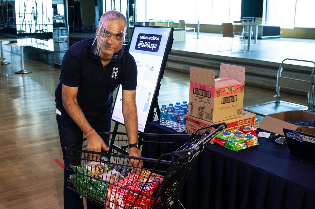 dtac supports Samyan community during COVID-19