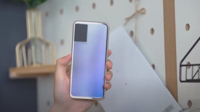 ลูกเล่นแพรวพราว! vivo อวดนวัตกรรมฝาหลังสมาร์ทโฟนเปลี่ยนสีได้