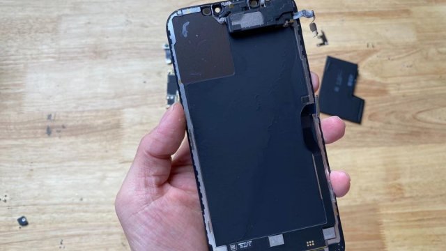 แกะเครื่อง iPhone 12 Pro Max ยืนยันสเปคแบตฯ 3687mAh