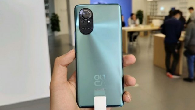 เผยภาพเครื่องจริง Huawei nova 8 ยันสเปคจอ 6.57 นิ้ว ชิป Kirin 985 ชาร์จไว 66W