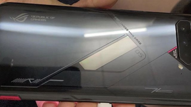 เผยภาพฝาหลัง ASUS ROG Phone 5 ดีไซน์คล้ายเดิม ปรับโฉมเพิ่มนิดหน่อย