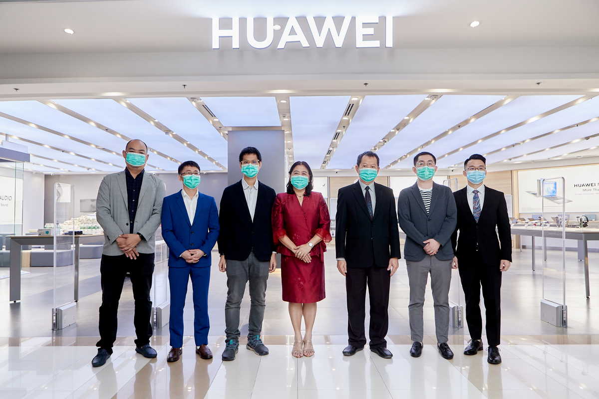 HUAWEI HIGH-END EXPERIENCE STORE