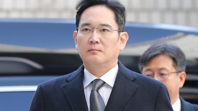 ศาลเกาหลีตัดสินจำคุก “ทายาท Samsung” 2.5 ปีในคดีคอร์รัปชัน