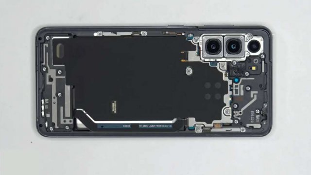 บล็อกเกอร์ต่างประเทศแกะเครื่อง Galaxy S21 แล้ว พบโครงสร้างคล้ายกับ S20