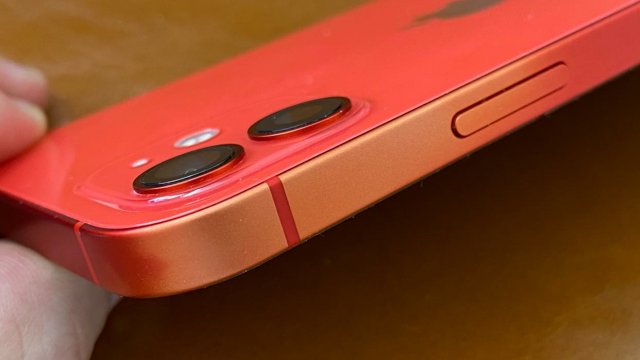 งานเฟด ปีลึก! ผู้ใช้ iPhone 12 บางรายพบปัญหาขอบเครื่องสีซีด