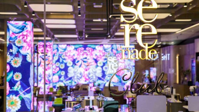AIS Serenade Club Flagship Store สาขาเซ็นทรัลลาดพร้าวโฉมใหม่ น่าใช้ สิ่งอำนวยความสะดวกครบ