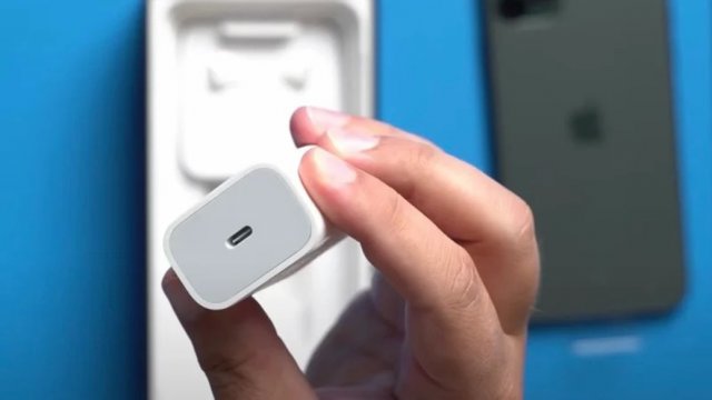 Apple ถูกทางการบราซิลปรับเงิน 60 ล้านบาท เหตุไม่แถมที่ชาร์จใน iPhone 12