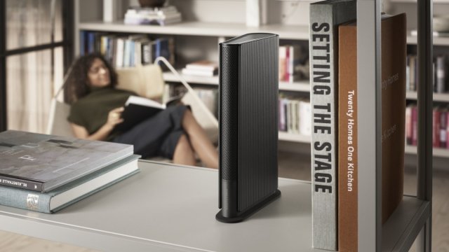 B&O เปิดตัว Beosound Emerge ลำโพงไร้สายที่ลงตัวกับชั้นวางหนังสือ