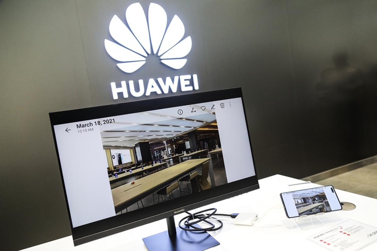 จัดโต๊ะทำงานให้งานปัง เงินดี ความรักพุ่ง ด้วย HUAWEI Display 23.8”
