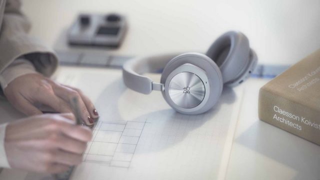Bang & Olufsen เปิดตัว BEOPLAY PORTAL หูฟังไร้สายสำหรับเล่นเกมที่ออกแบบมาเพื่อการใช้ชีวิต