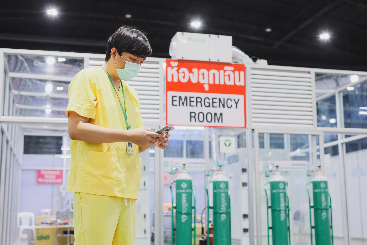 โรงพยาบาลบุษราคัม