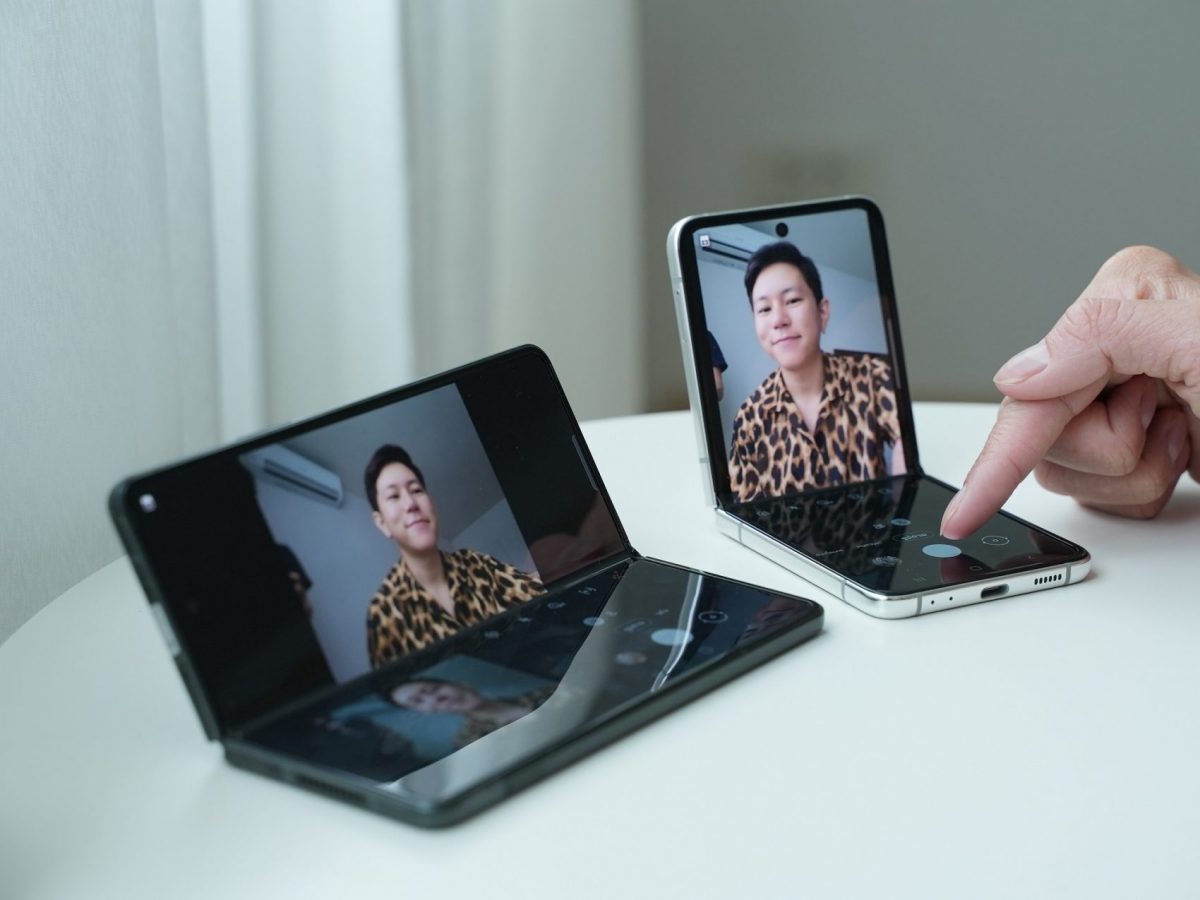 ใช้งานจริง Samsung Galaxy Z Series vs Apple iPhone 13 Series